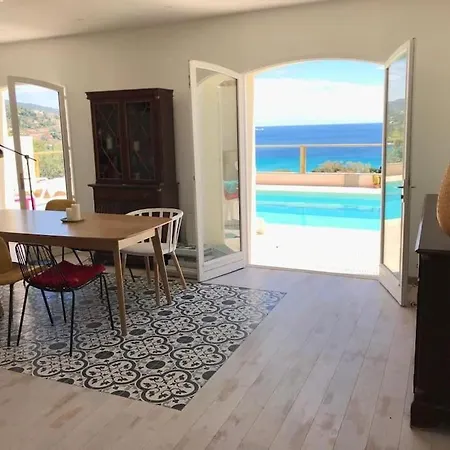 Villa élégante Vue 180 à 5 Min Luxe Et Confort Garantis Le Lavandou
