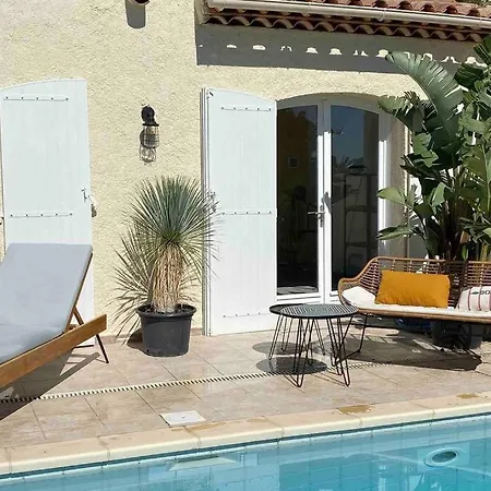 élégante Vue 180 à 5 Min Luxe Et Confort Garantis Le Lavandou