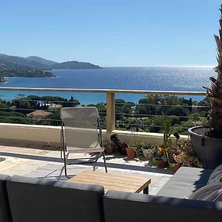 élégante Vue 180 à 5 Min Luxe Et Confort Garantis * Le Lavandou