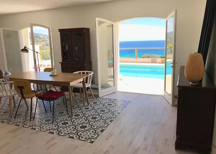 Villa Elegante Vue 180 A 5 Min Luxe Et Confort Garantis Le Lavandou