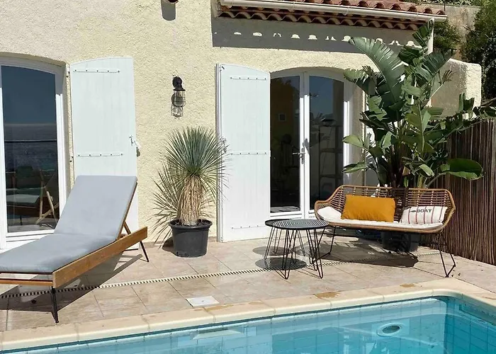 Elegante Vue 180 A 5 Min Luxe Et Confort Garantis Le Lavandou