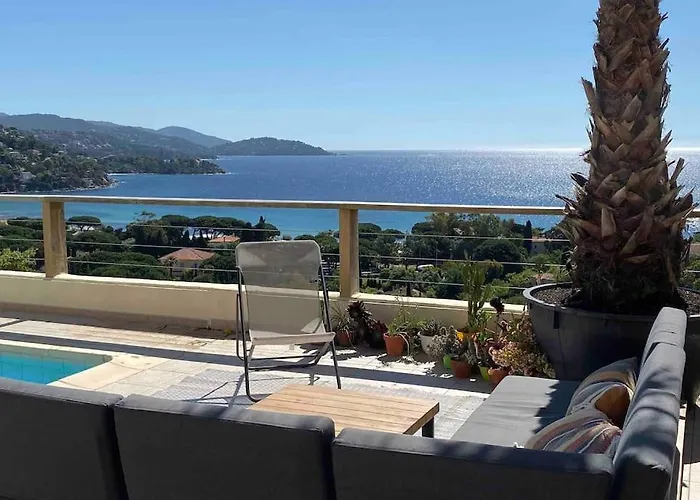 Elegante Vue 180 A 5 Min Luxe Et Confort Garantis * Le Lavandou