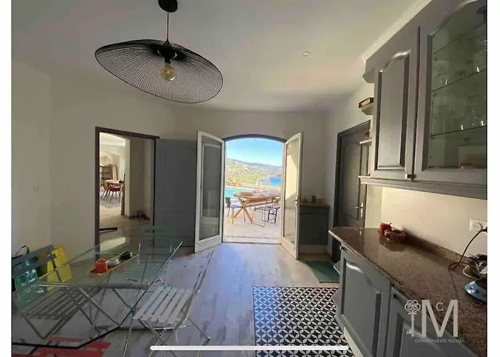 Villa Elegante Vue 180 A 5 Min Luxe Et Confort Garantis Le Lavandou